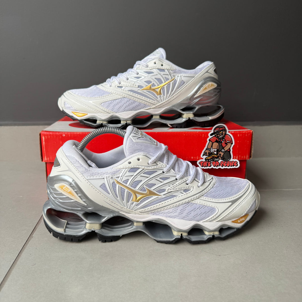 Mizuno Wave Prophecy 8 “Branco/Dourado”