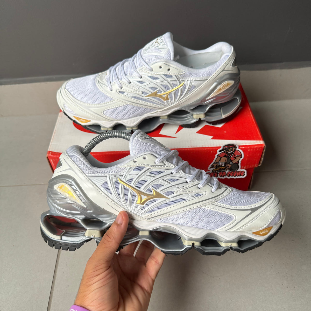 Mizuno Wave Prophecy 8 “Branco/Dourado”