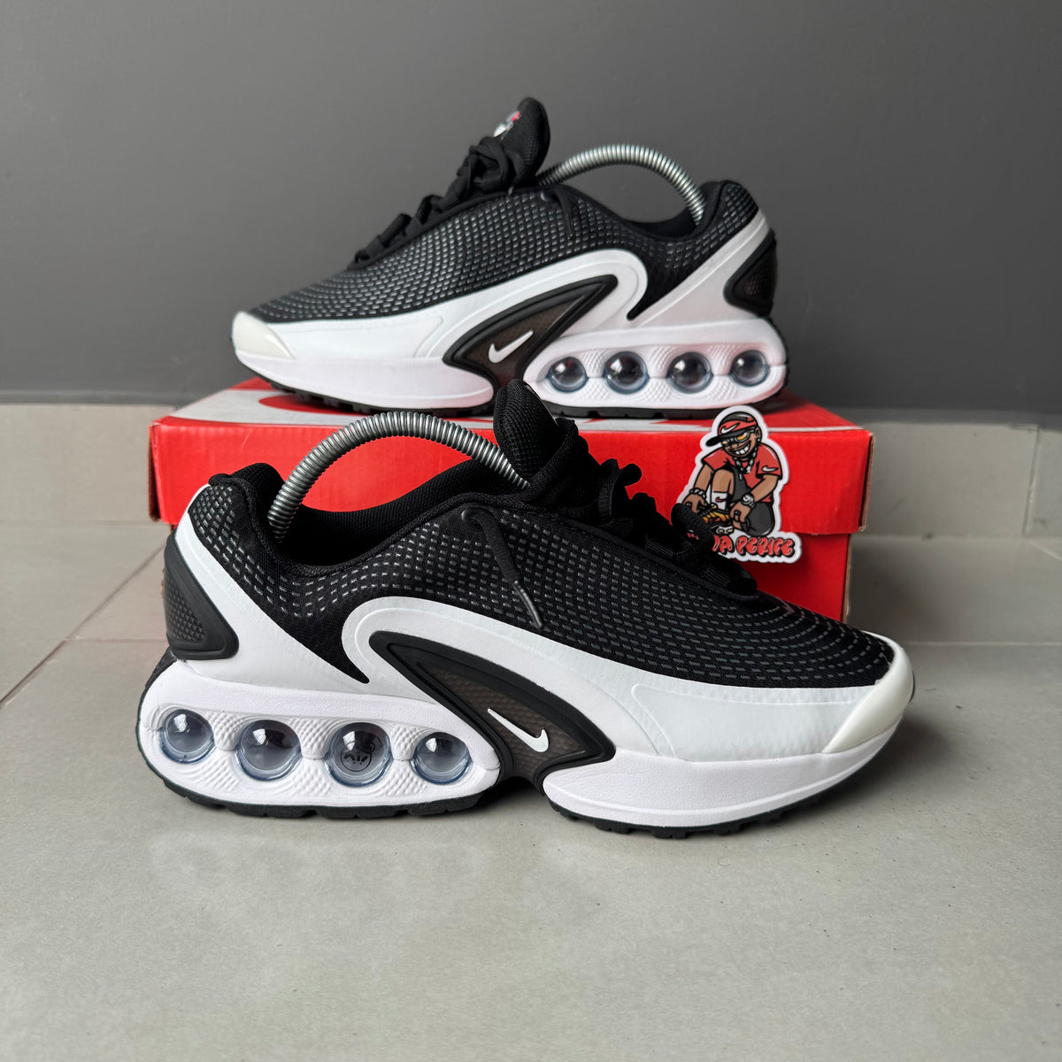 Air Max Plus Dn “Black/White”